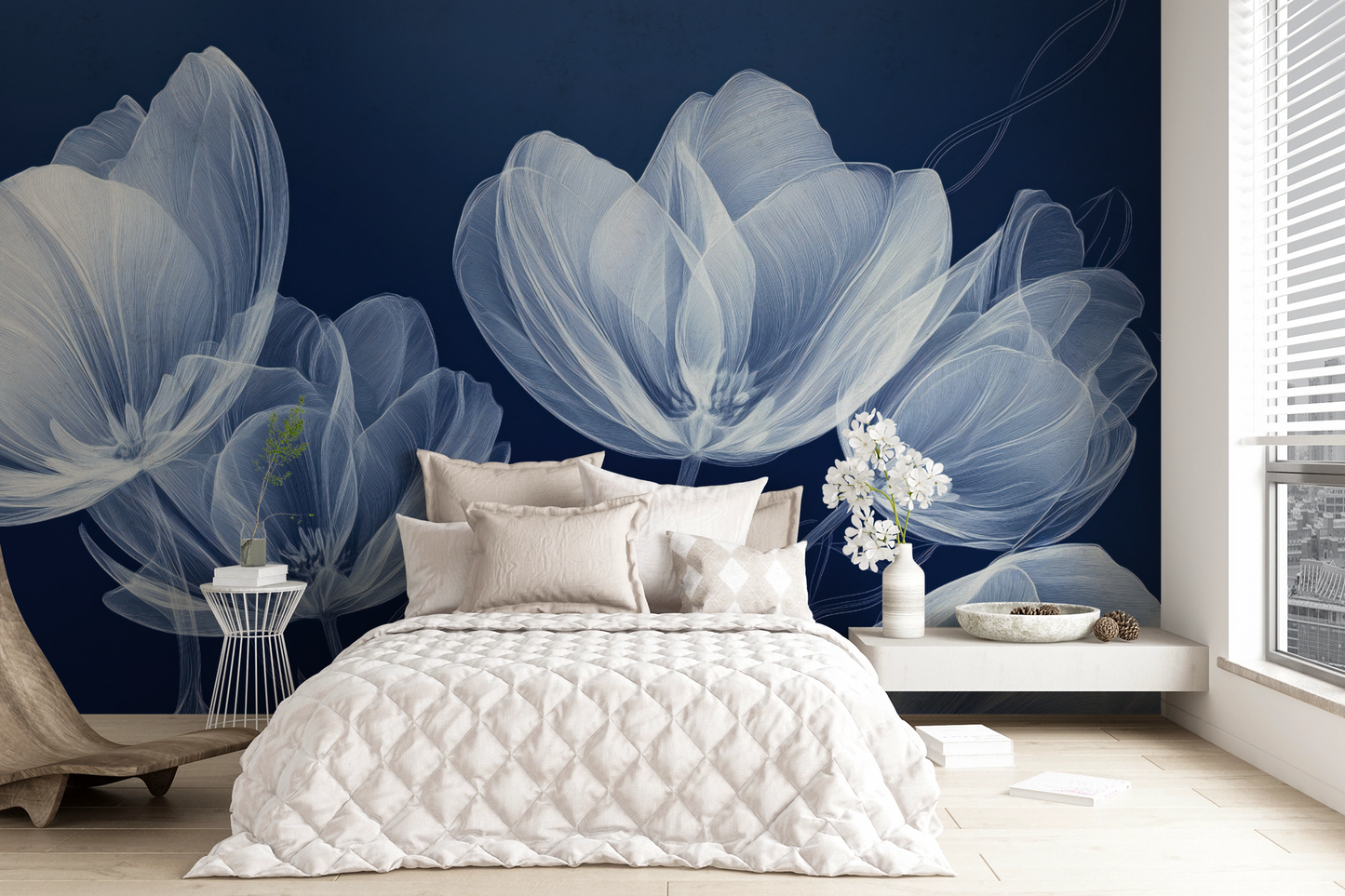 Nachtschimmer – Moderne selbstklebende Tapete in Tiefblau mit floraler Grafik, als Wandbild im Digitaldruck