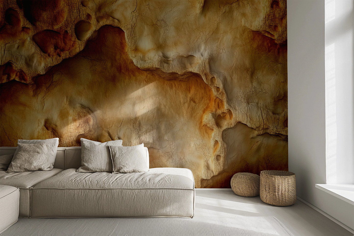 Fossile Forme ist eine selbstklebende Tapete mit mineralischer Struktur in Beige & Ocker – ideal für Spa-Zonen, ruhige Räume & moderne Interiors.