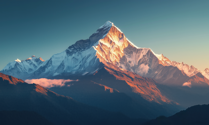Gipfellicht – Selbstklebende Tapete mit alpinem Sonnenaufgang