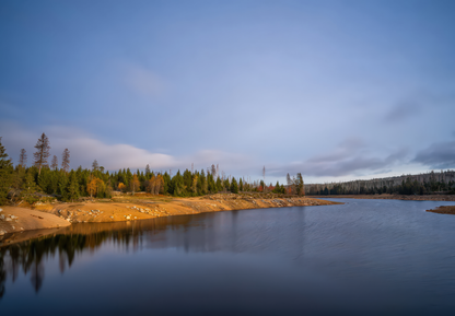 Naturidylle am See – Selbstklebende Vliestapete | Wall of Nova