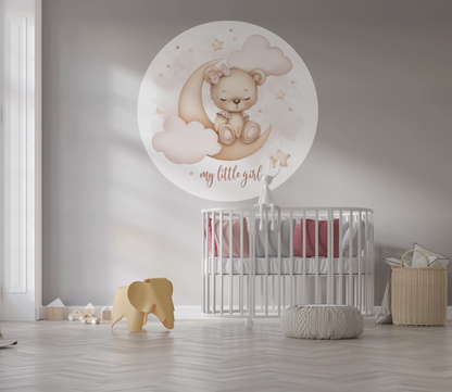Runder Wandsticker „My Little Girl“ mit schlafendem Bär auf Mond, rosa Wolken und Sternen