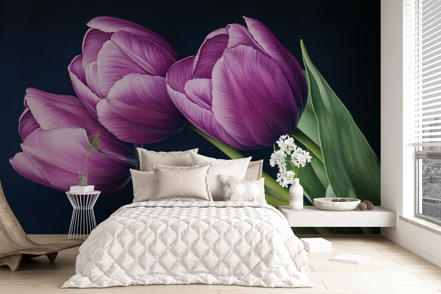 Tulpenpoesie – Elegante Digitaltapete mit Blumenmotiv in Violett und Nachtblau
