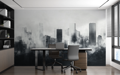 Digitaltapete „Stadtgeflüster“ mit urbaner Skyline im Nebel – in Graustufen, graphisch und modern