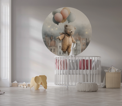 Wandsticker selbstklebend „Dot“ – Fliegender Teddybär mit Ballons im Kreisdesign | Wall of Nova